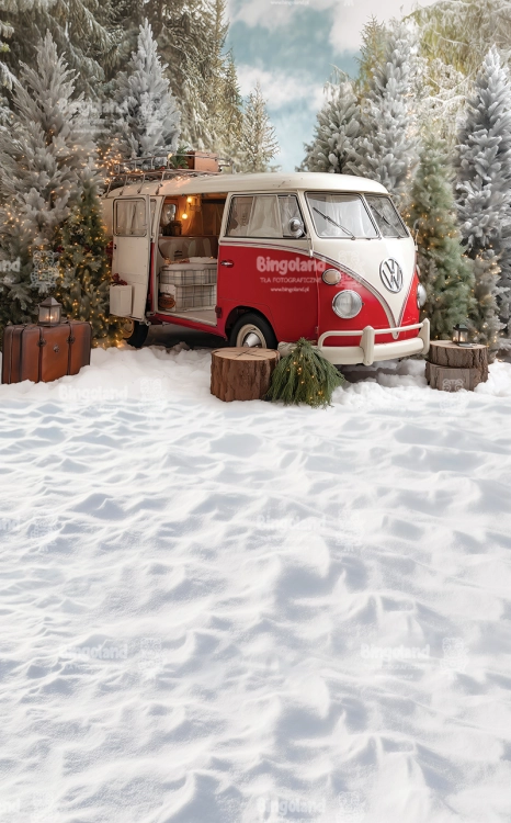 tlo-fotograficzne-swiateczne-retro-camper-van-zimowy-las-snieg-swiatelka-Z748.webp