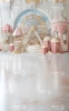 tlo-fotograficzne-palacowe-funfair-zlote-kolo-widokowe-popcorn-pastelowe-pawilony-CL1733.webp